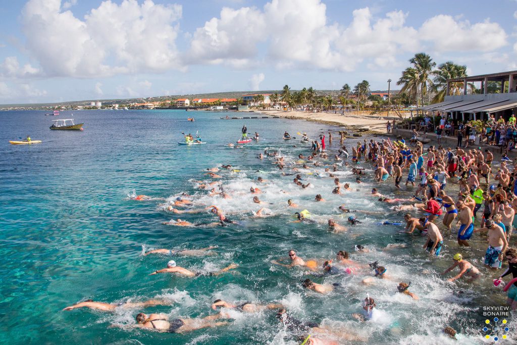 Zwemmend naar Klein Bonaire voor de zeventiende keer